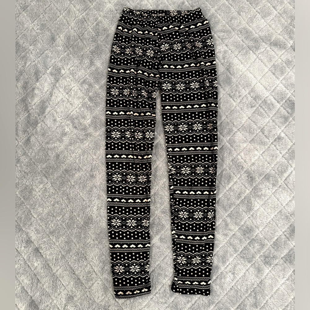ALWAYS Black with Snowflakes Stretchy Soft Winter Holiday Leggings ❄️